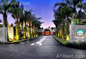 Courtyard Phuket at Surin Beach Hotel 